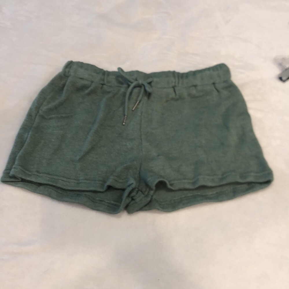 Green Knit shorts lightweight elastic pull on waist with a dainty bow SZ Medium